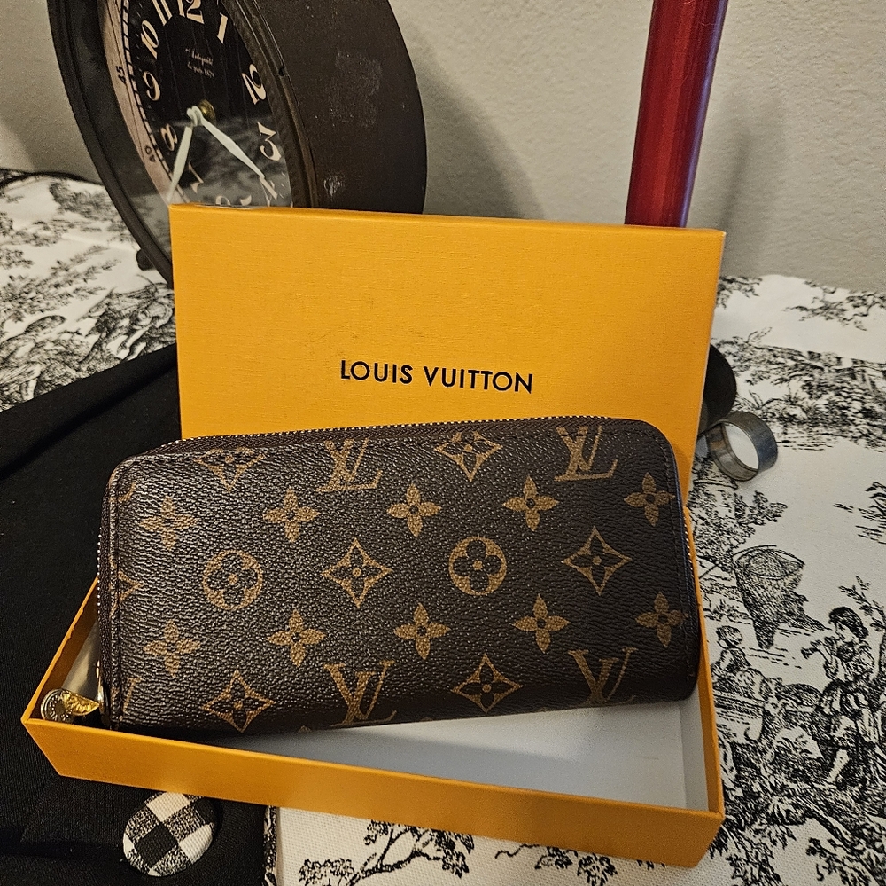 Louis Vuitton Pattern Brown wallet double zip